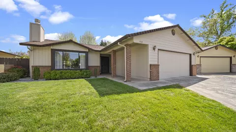 505 Monet Walk, Redding, CA 96001 photo 3