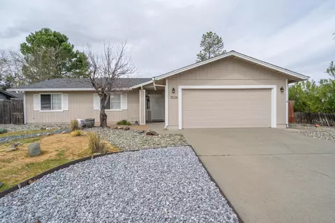 3526 Auburn Dr, Redding, CA 96001