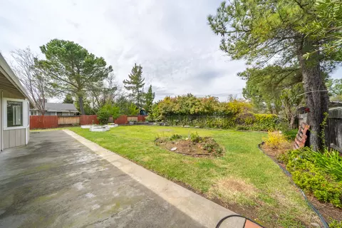 Exterior - 3526 Auburn Dr, Redding, CA 96001 photo 2 of 7