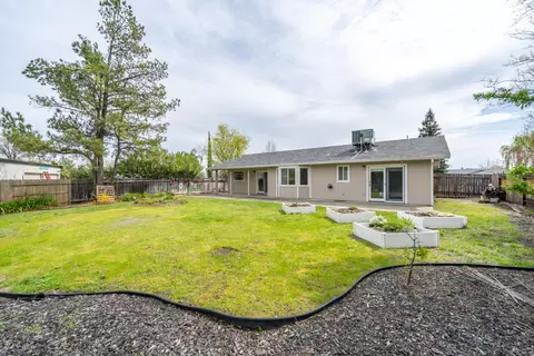 Exterior - 3526 Auburn Dr, Redding, CA 96001 photo 4 of 7