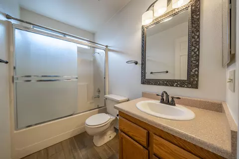 Bath - 3526 Auburn Dr, Redding, CA 96001 photo 3 of 3