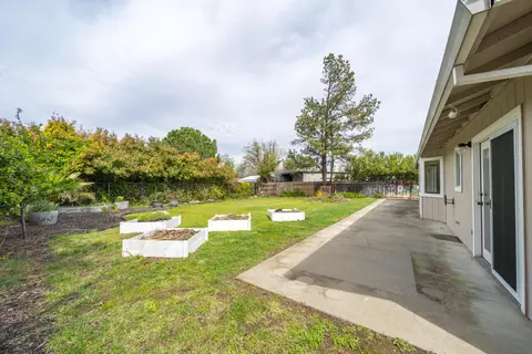 Exterior - 3526 Auburn Dr, Redding, CA 96001 photo 3 of 7