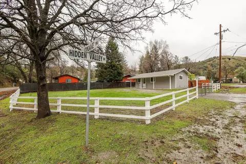 14771 Lamoine Dr, Redding, CA 96003 photo 2