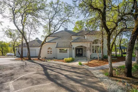 23037 Somerset Dr, Bella Vista, CA 96008