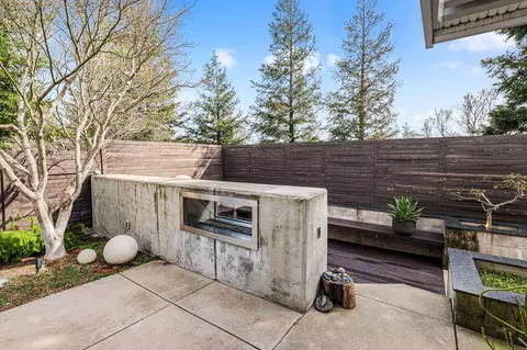 Exterior - 665 Grants Pass Pl, Redding, CA 96003 photo 3 of 8