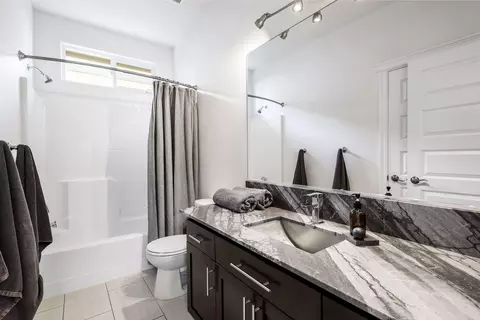 Bath - 665 Grants Pass Pl, Redding, CA 96003 photo 2 of 2