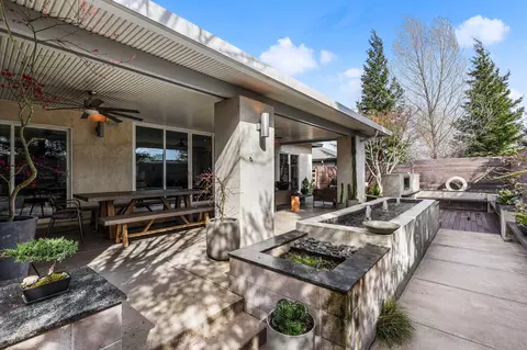Exterior - 665 Grants Pass Pl, Redding, CA 96003 photo 6 of 8