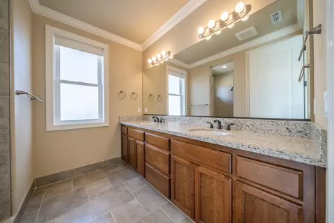 Bath - 1915 Jolie Way, Redding, CA 96003 photo 1 of 4