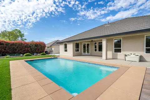 Exterior - 1915 Jolie Way, Redding, CA 96003 photo 4 of 10