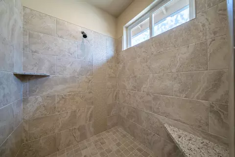 Bath - 1915 Jolie Way, Redding, CA 96003 photo 2 of 4