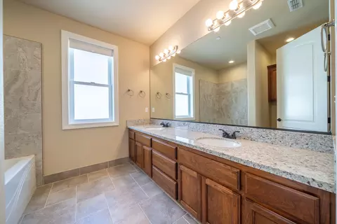 Bath - 1915 Jolie Way, Redding, CA 96003 photo 3 of 4