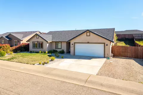 16945 Cape Cod Dr, Redding, CA 96003 photo 1