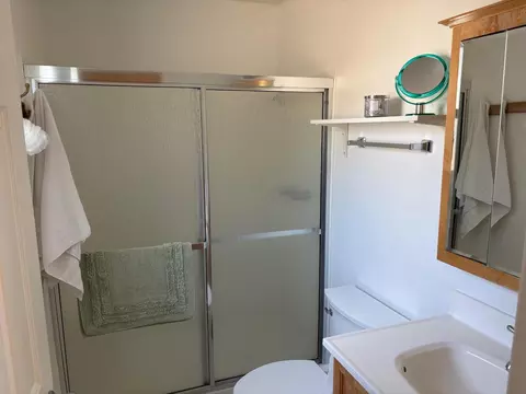 Bath - 20190 Mapleleaf St, Burney, CA 96013 photo 1 of 2