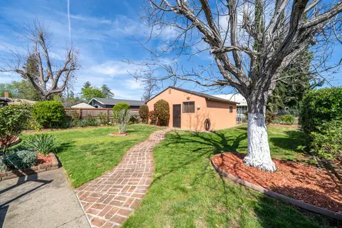 1825 Verda St, Redding, CA 96001 photo 9