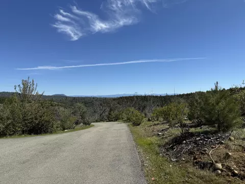 16327 North St, Redding, CA 96001