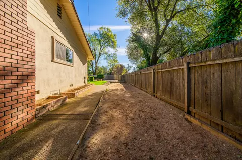 2739 Yana Ave, Redding, CA 96002 photo 17