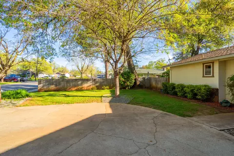 2739 Yana Ave, Redding, CA 96002 photo 3