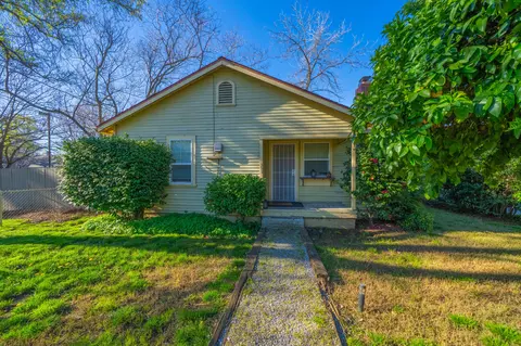 391 Smile Pl, Redding, CA 96001