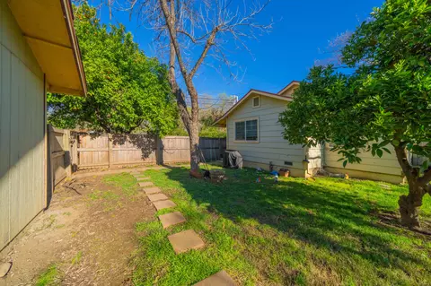 Exterior - 391 Smile Pl, Redding, CA 96001 photo 4 of 10