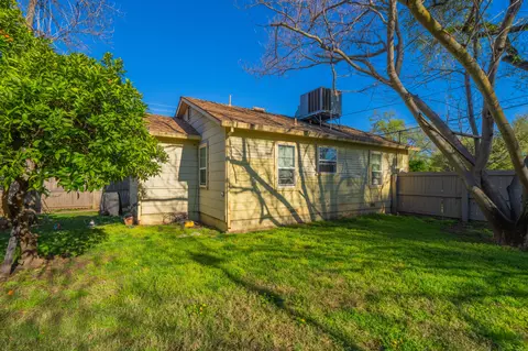 Exterior - 391 Smile Pl, Redding, CA 96001 photo 5 of 10