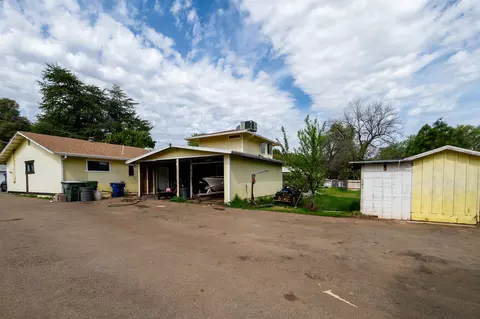 Exterior - 2855 Henderson Rd, Redding, CA 96002 photo 4 of 7