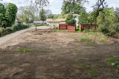 Exterior - 2855 Henderson Rd, Redding, CA 96002 photo 6 of 7