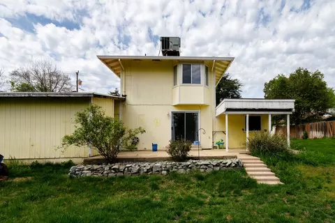 Exterior - 2855 Henderson Rd, Redding, CA 96002 photo 5 of 7