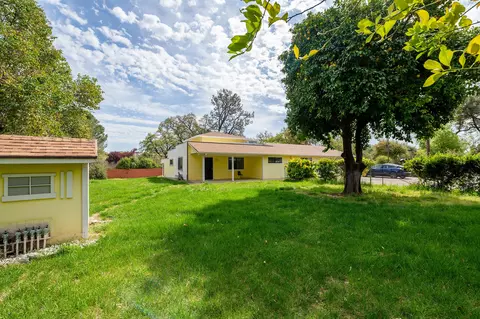 2855 Henderson Rd, Redding, CA 96002