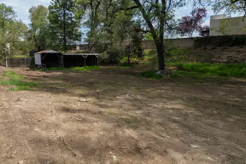 Exterior - 2855 Henderson Rd, Redding, CA 96002 photo 7 of 7