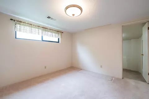 Bedroom - 2855 Henderson Rd, Redding, CA 96002 photo 3 of 7