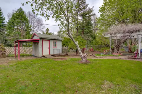 Exterior - 2296 Washington Ave, Redding, CA 96001 photo 9 of 9