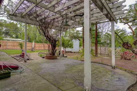 Exterior - 2296 Washington Ave, Redding, CA 96001 photo 3 of 9