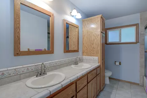 Bath - 2296 Washington Ave, Redding, CA 96001 photo 3 of 4