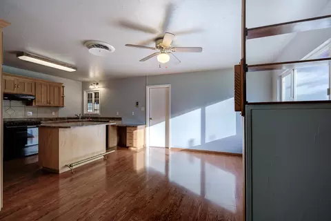 Living - 2296 Washington Ave, Redding, CA 96001 photo 6 of 7