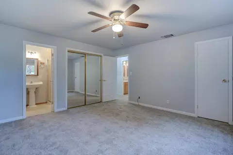 Bedroom - 2296 Washington Ave, Redding, CA 96001 photo 4 of 8
