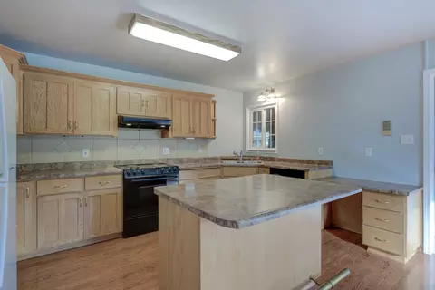 Kitchen - 2296 Washington Ave, Redding, CA 96001 photo 3 of 5