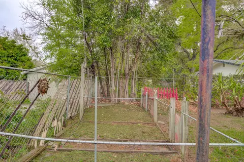 Exterior - 2296 Washington Ave, Redding, CA 96001 photo 5 of 9