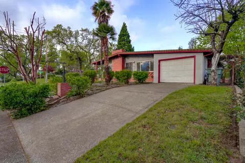 Exterior - 2296 Washington Ave, Redding, CA 96001 photo 2 of 9