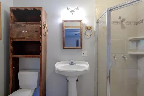 Bath - 2296 Washington Ave, Redding, CA 96001 photo 1 of 4