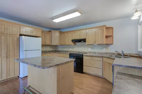 Kitchen - 2296 Washington Ave, Redding, CA 96001 photo 4 of 5