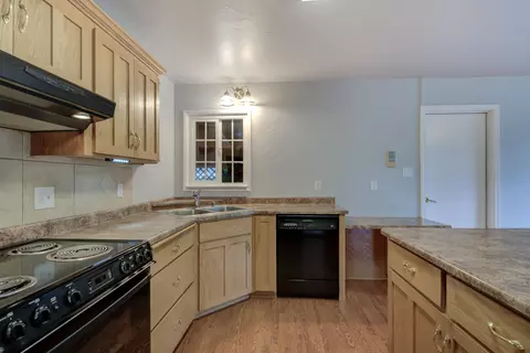 Kitchen - 2296 Washington Ave, Redding, CA 96001 photo 5 of 5