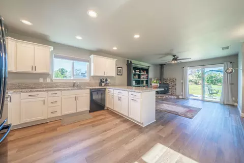 284 Woodhill Dr, Redding, CA 96003 photo 11