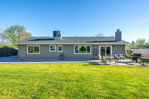 284 Woodhill Dr, Redding, CA 96003 photo 23