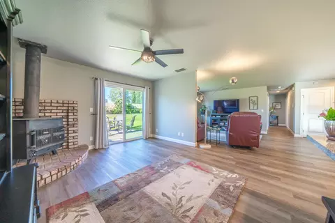 284 Woodhill Dr, Redding, CA 96003 photo 8