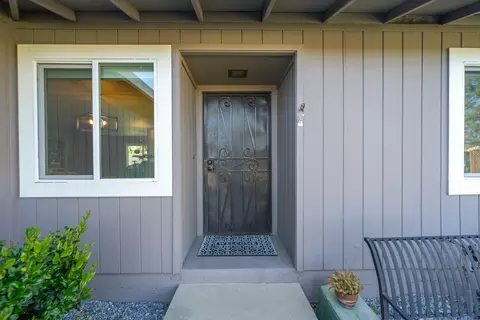 284 Woodhill Dr, Redding, CA 96003 photo 3