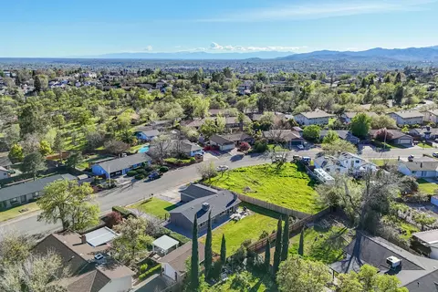 284 Woodhill Dr, Redding, CA 96003 photo 31