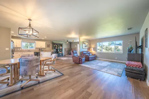 284 Woodhill Dr, Redding, CA 96003 photo 4
