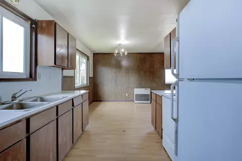 Kitchen - 45264 State Highway 299e, Mcarthur, CA 96056 photo 3 of 10