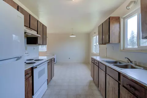 Kitchen - 45264 State Highway 299e, Mcarthur, CA 96056 photo 1 of 10