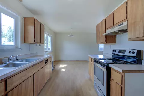 Kitchen - 45264 State Highway 299e, Mcarthur, CA 96056 photo 8 of 10